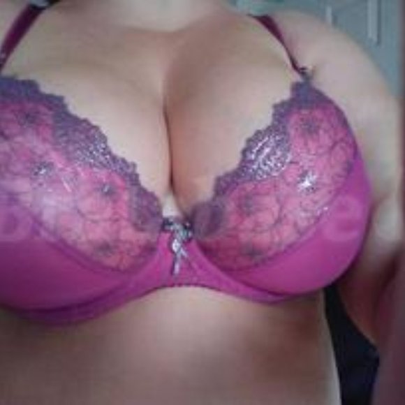 Elegant Pink Lace Bra - Picture 2 of 2